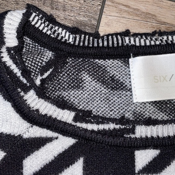 NWT SIX/FIFTY Black & White Super Soft Boxy Fit Sweater in size M - Picture 6 of 7